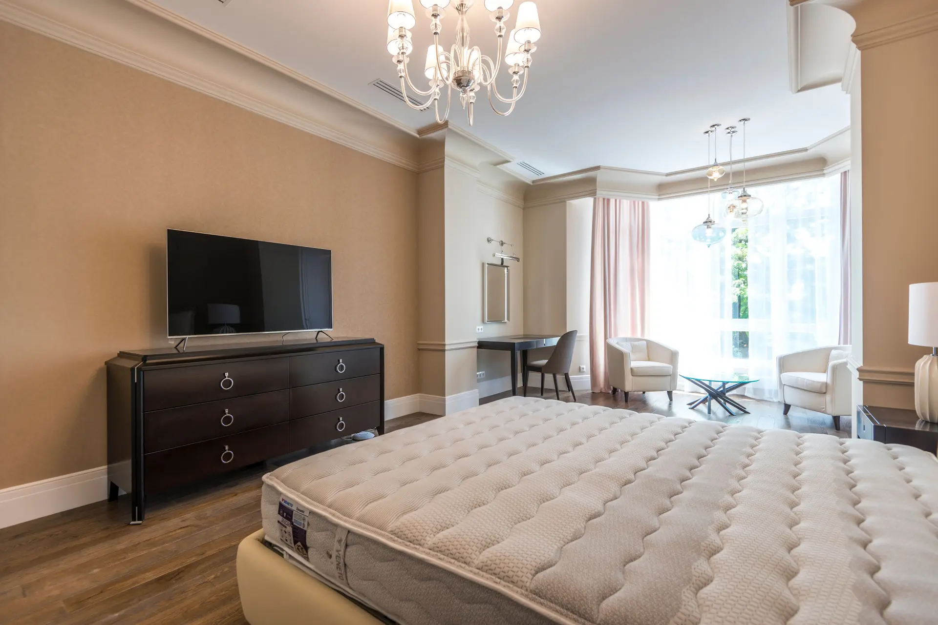 Velorian Signature Suite